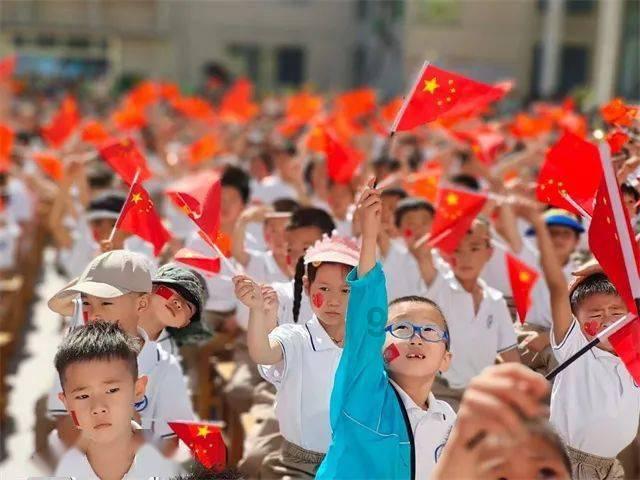 孩子其他科目都还不错，就是被历史扯了后腿，历史成绩差该如何提高？游戏画面