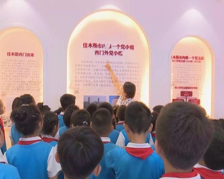 搞怪女孩睡衣派对